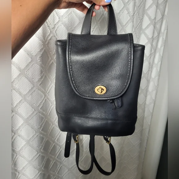 Vintage Coach Daypack - Picture 2 of 10